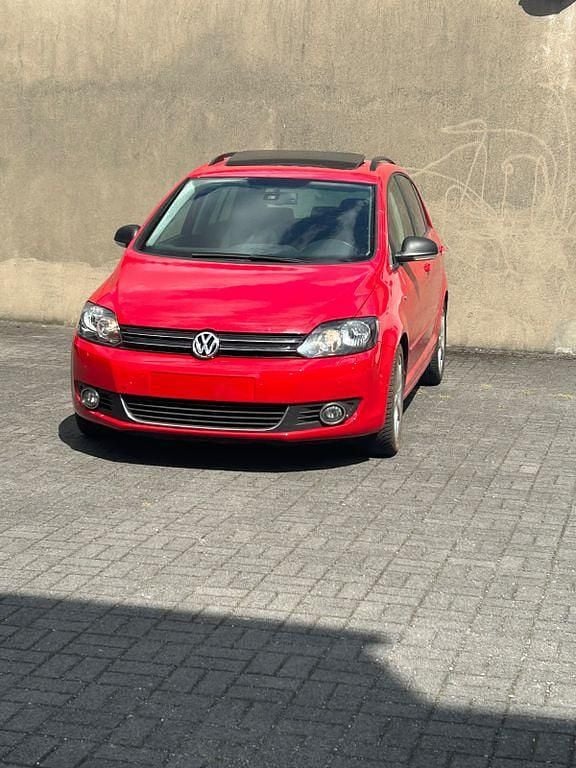Rot Gebraucht 2013 VW Golf Plus Life Van / Kleinbus | 7.750 € (Guter Preis) - Bild 1/4