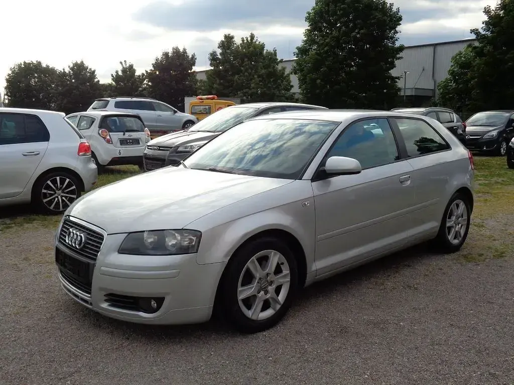 Second-hand Audi A3 Attraction 125 CP (91 kW) 2008 Argintiu Hatchback