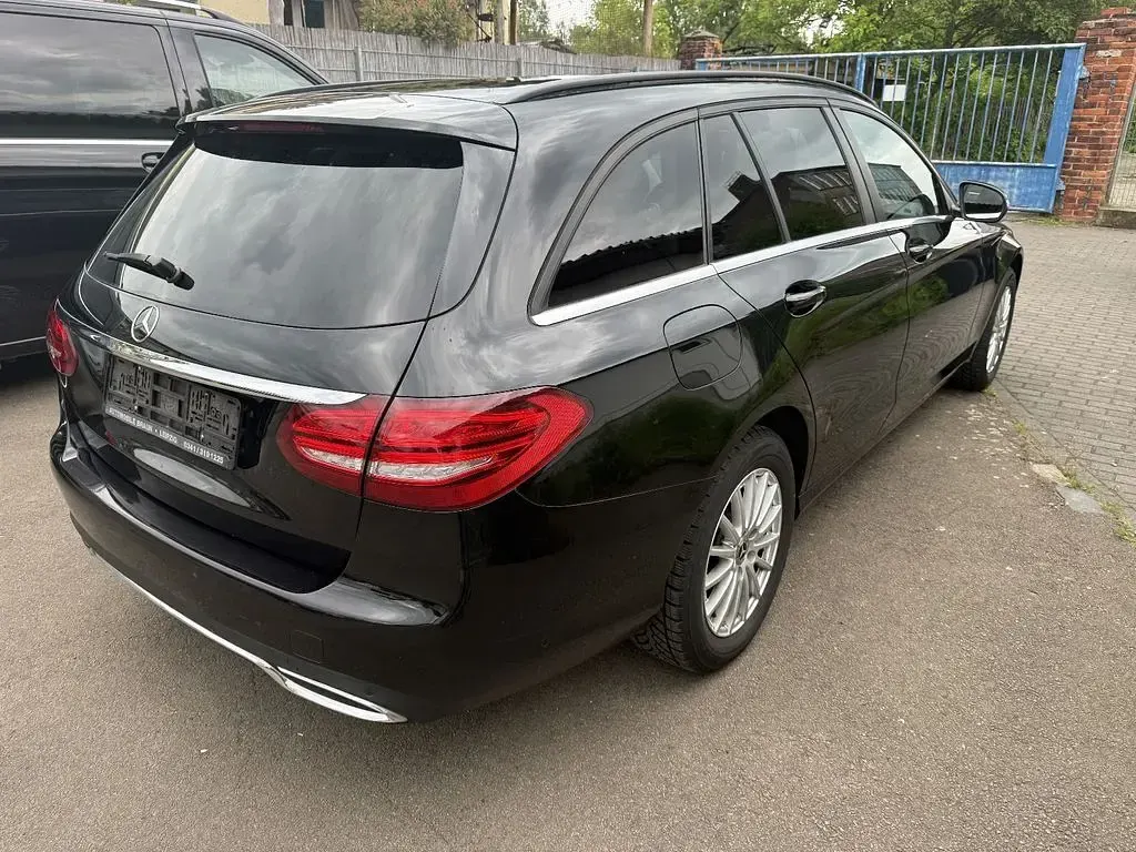 Gebraucht Mercedes C220 170 PS (125 kW) 2015 Schwarz Limousine