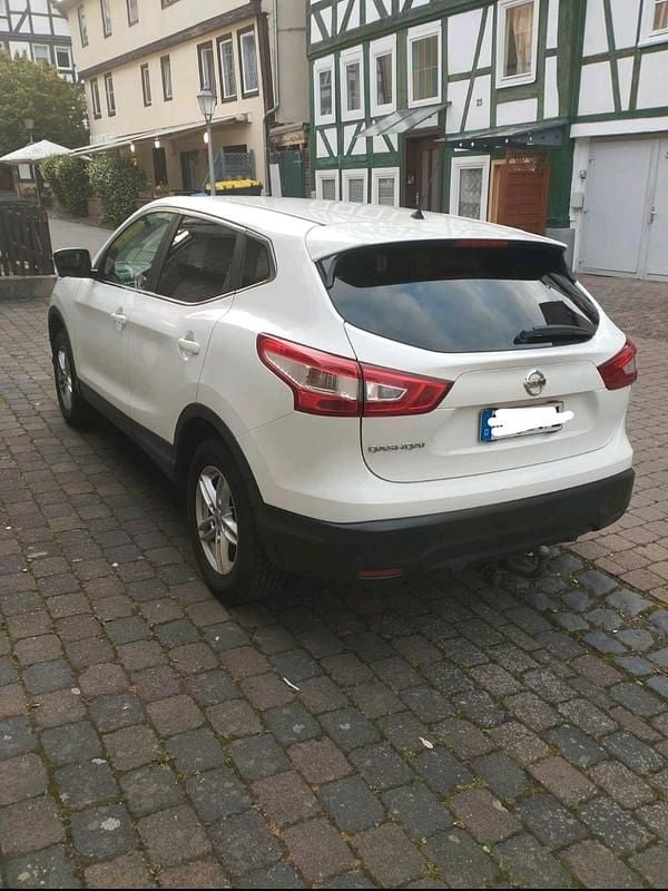 Gebraucht Nissan Qashqai 130 PS (95 kW) 2016 Weiß SUV