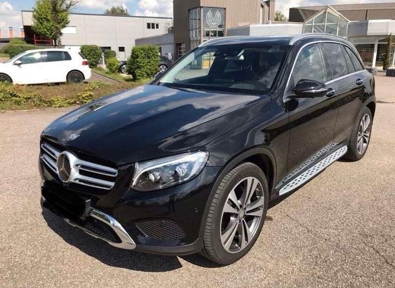 Schwarz Gebraucht 2016 Mercedes GLC250 AMG SUV | 22.950 € (Fairer Preis) - Bild 1/4