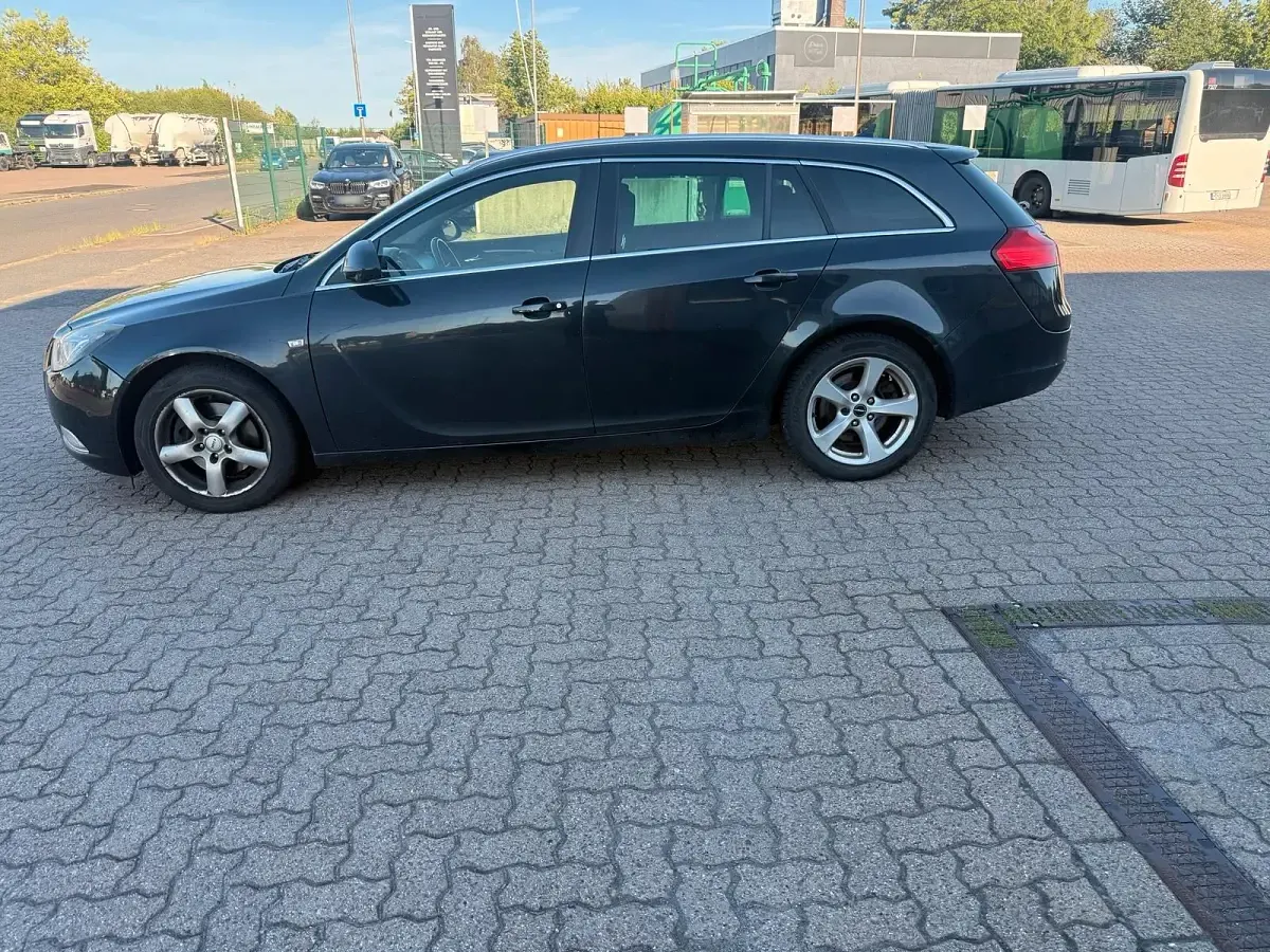 Gebraucht Opel Insignia Sport 203 PS (149 kW) 2012 Schwarz Kombi