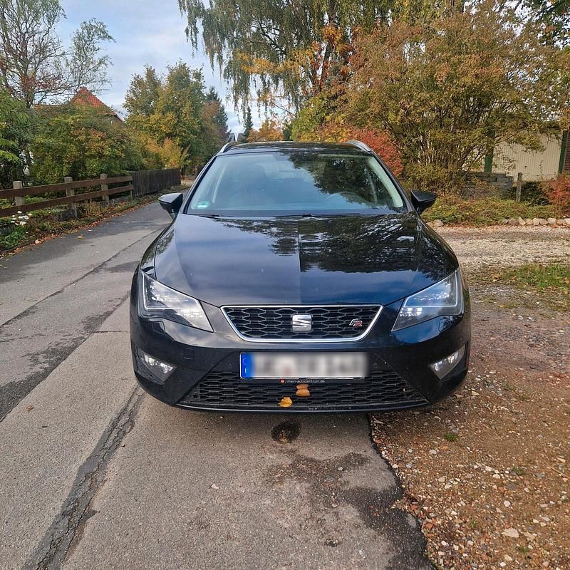 Schwarz Gebraucht 2025 Seat Leon FR Kombi | 10.000 € - Bild 1/4