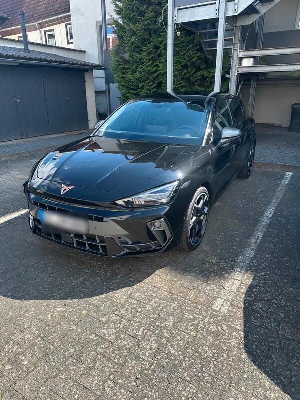 Schwarz Gebraucht 2024 Cupra Leon Limousine | 32.000 € (Fairer Preis) - Bild 1/4