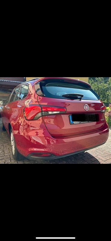 Rot Gebraucht 2017 Fiat Tipo Kombi | 6.500 € (Superpreis) - Bild 1/4