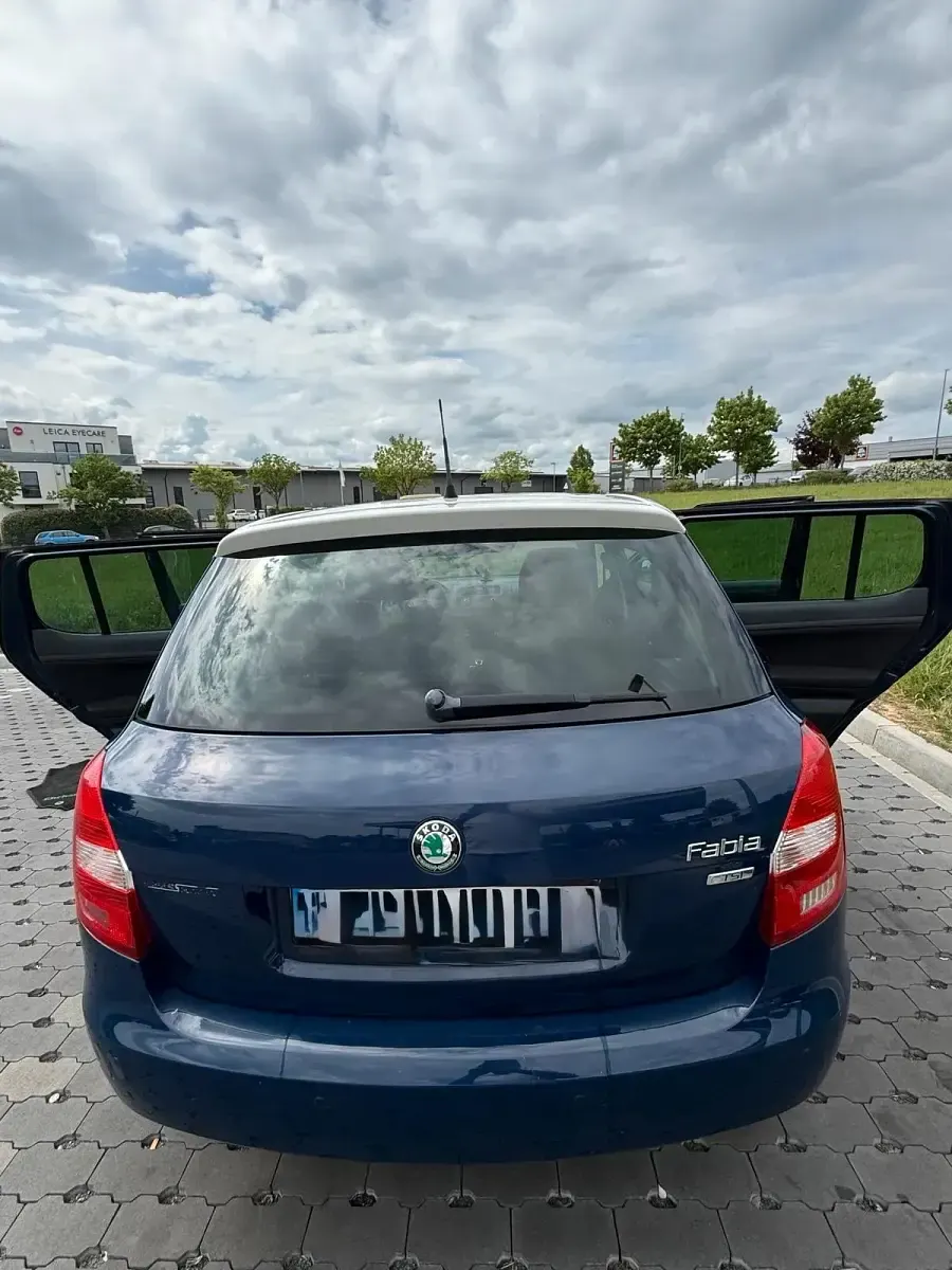 Gebraucht Skoda Fabia Family 86 PS (63 kW) 2012 Blau Kleinwagen
