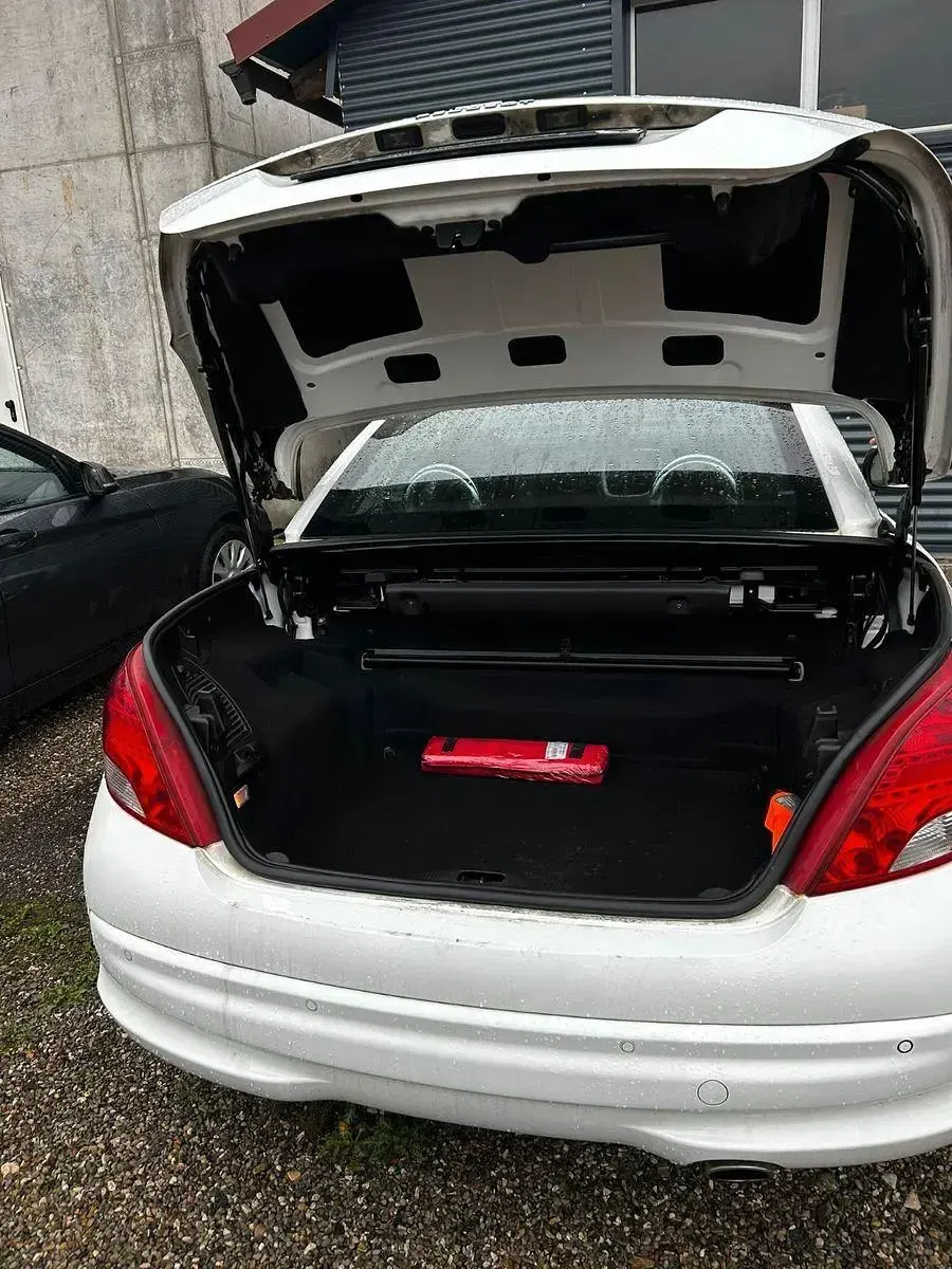 Gebraucht Peugeot 207 CC 120 PS (88 kW) 2012 Weiß Cabrio