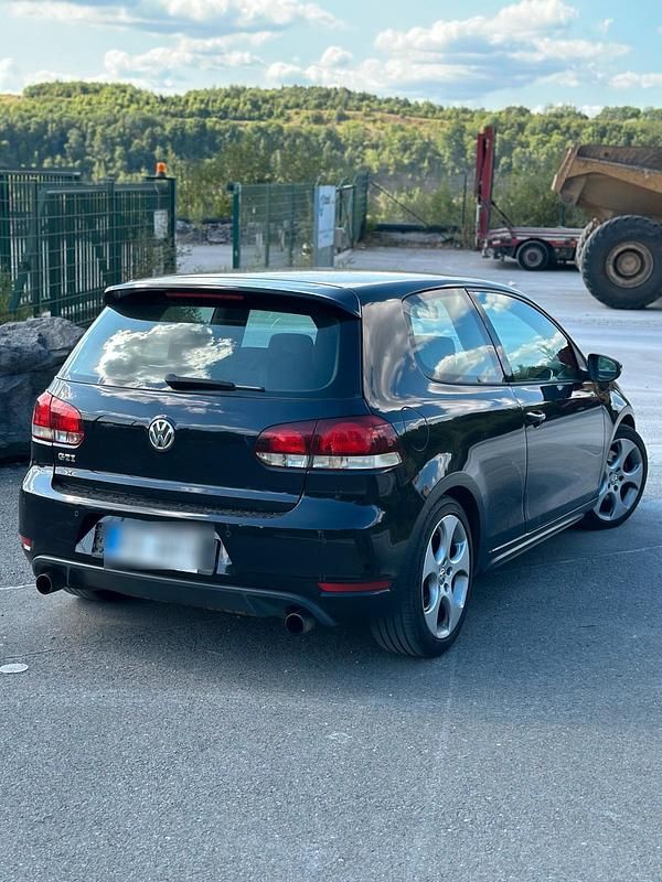 Schwarz Gebraucht 2010 VW Golf VI GTI Kleinwagen | 5.000 € (Guter Preis) - Bild 1/4