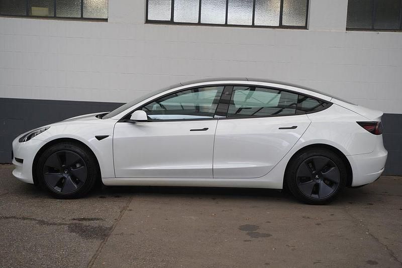 Gebraucht Tesla Model 3 Standard Range 208 kW (283 PS) 2023 Weiß Limousine
