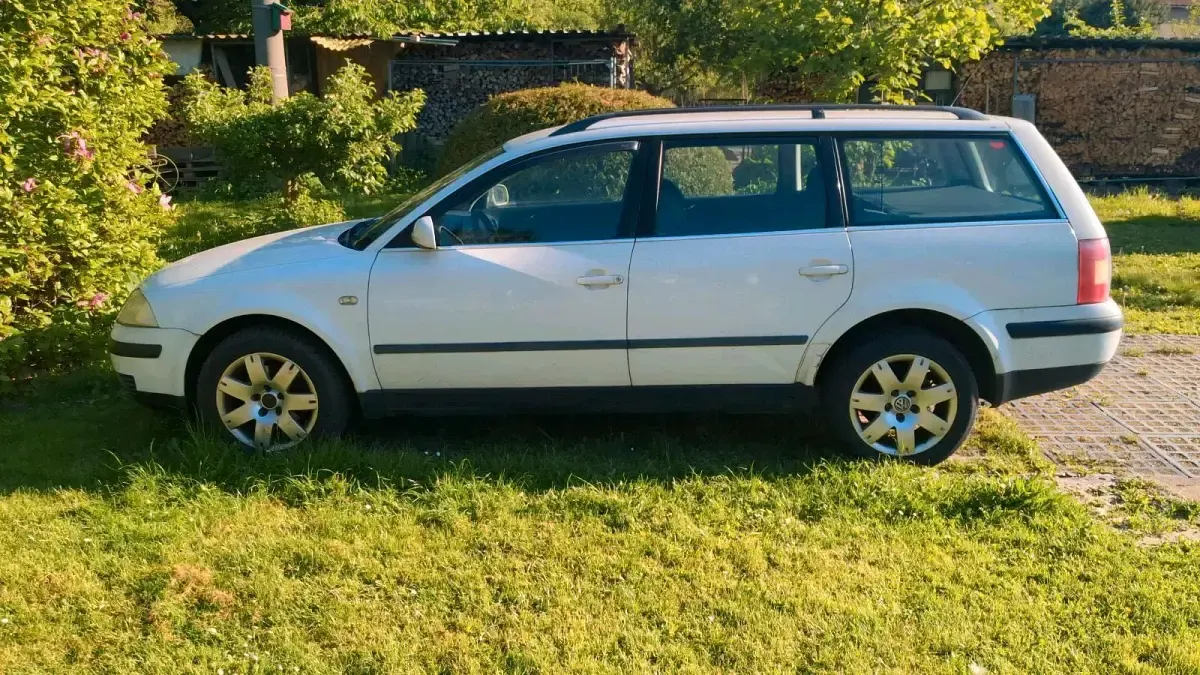Gebraucht VW Passat 131 PS (96 kW) 2001 Weiß Kombi