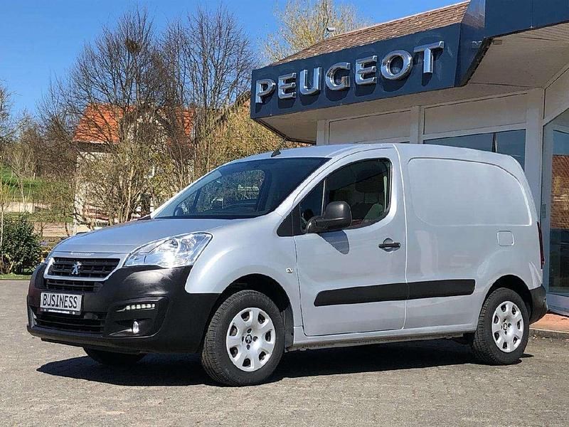 Lackierung aluminiumgrau/meta Gebraucht 2019 Peugeot Partner Van / Kleinbus | 11.980 € (Teuer) - Bild 1/4