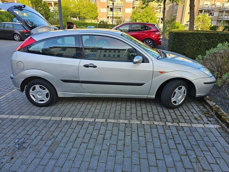 Usata Ford Focus 75 CV (55 kW) 2002 Argento Berlina