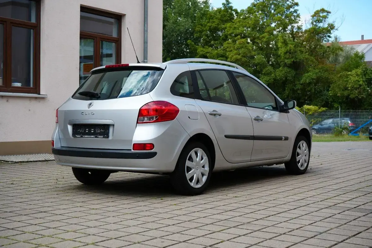Gebraucht Renault Clio GrandTour Dynamique 75 PS (55 kW) 2009 Grau Kombi