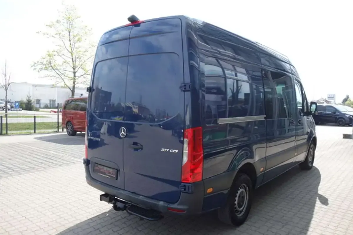 Używany Mercedes Sprinter 170 KM (125 kW) 2021 Niebieski Van