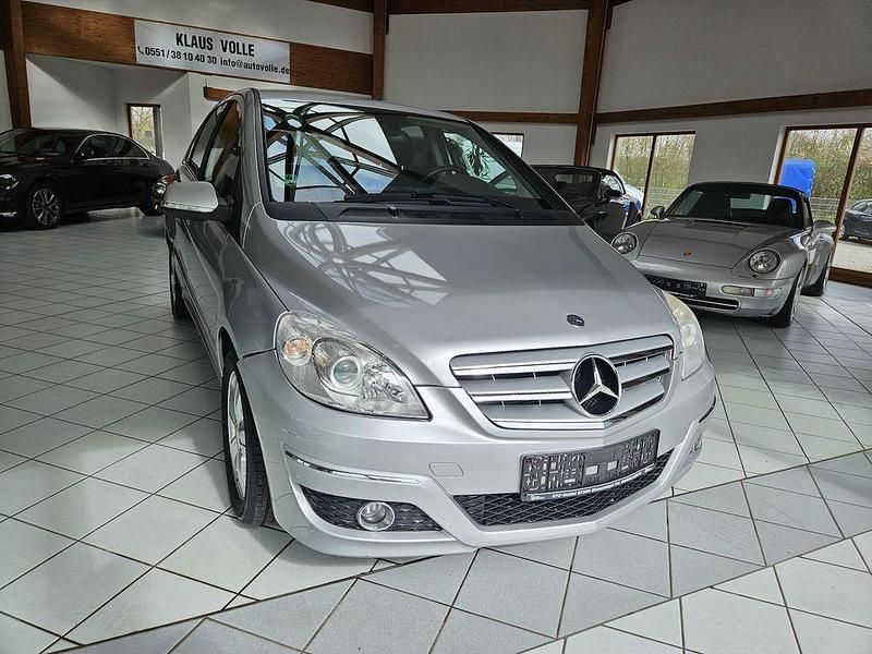 Gebraucht Mercedes B180 116 PS (85 kW) 2009 Silber Van / Kleinbus