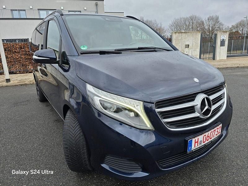 Gebraucht Mercedes V250 Edition 190 PS (139 kW) 2015 Blau Van / Kleinbus