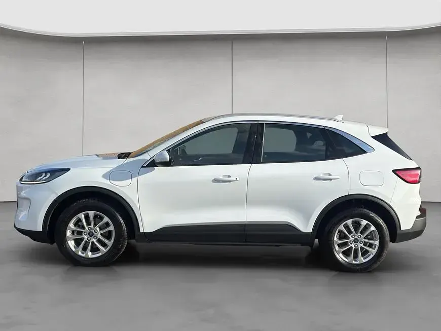 Używany Ford Kuga Titanium 224 KM (164 kW) 2022 Biały SUV