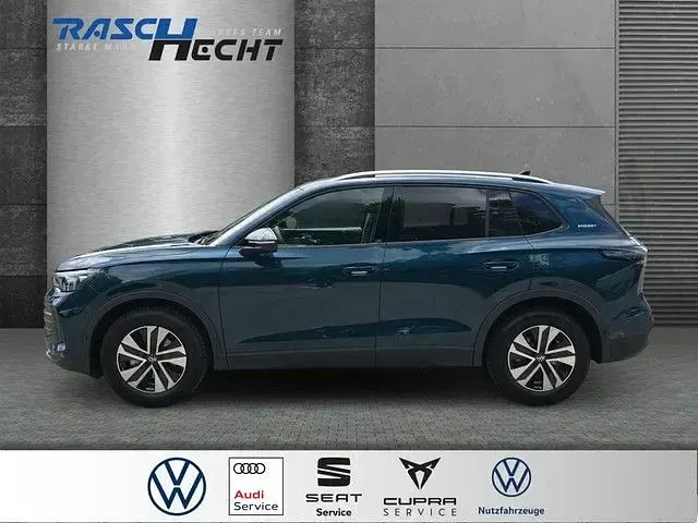 Neu VW Tiguan Life 150 PS (110 kW) 2026 Nightshade blue metallic SUV