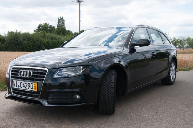 Schwarz metallic Gebraucht 2011 Audi A4 Kombi | 17.000 € - Bild 1/4