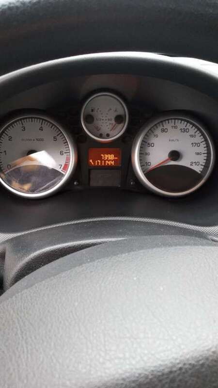 Grau Gebraucht 2010 Peugeot 206+ Kleinwagen | 1.700 € (Fairer Preis) - Bild 1/4