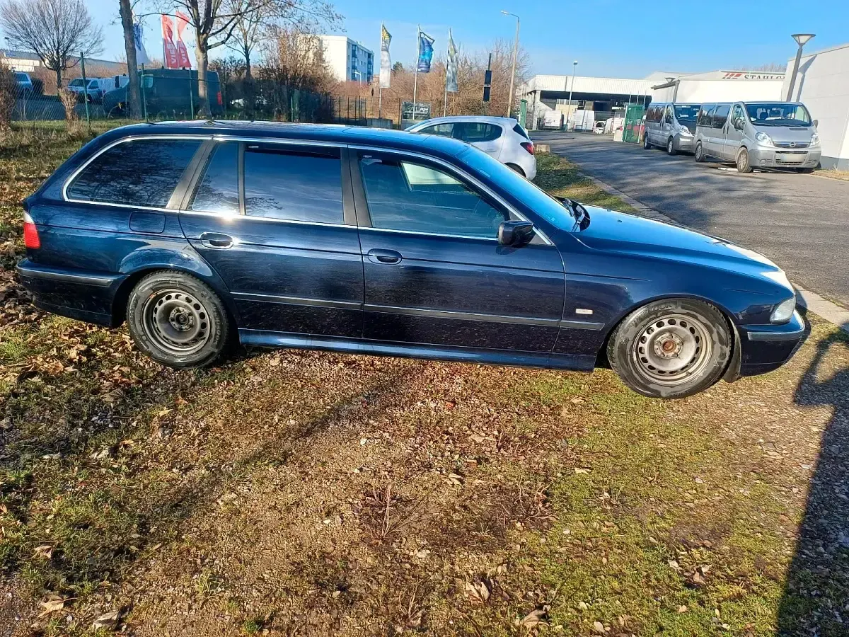 Gebraucht BMW 520 150 PS (110 kW) 2000 Blau Kombi