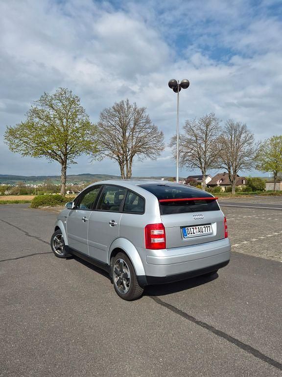 Usata Audi A2 75 CV (55 kW) 2004 Argento Utilitaria