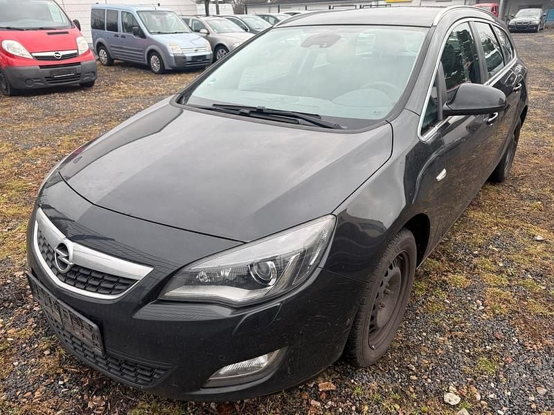Gebraucht Opel Astra 101 PS (74 kW) 2012 Grau Kombi