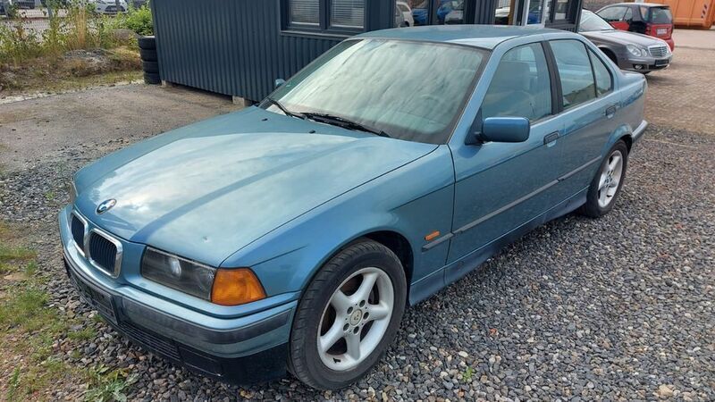Blau Gebraucht 1997 BMW 320 Limousine | 5.999 € (Fairer Preis) - Bild 1/4