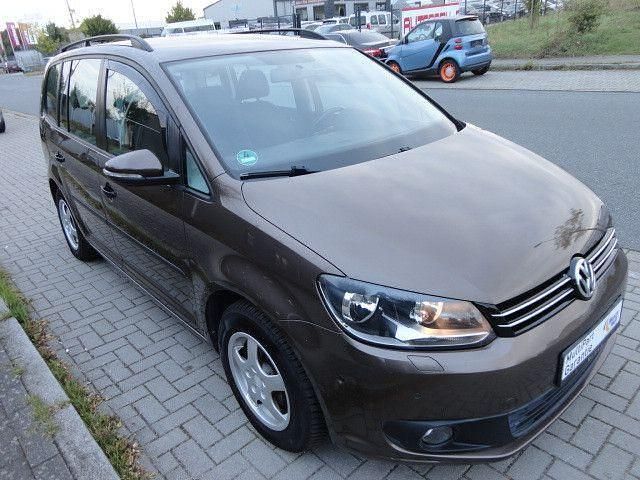 Braun Gebraucht 2013 VW Touran Cup Van / Kleinbus | 8.990 € (Fairer Preis) - Bild 1/4