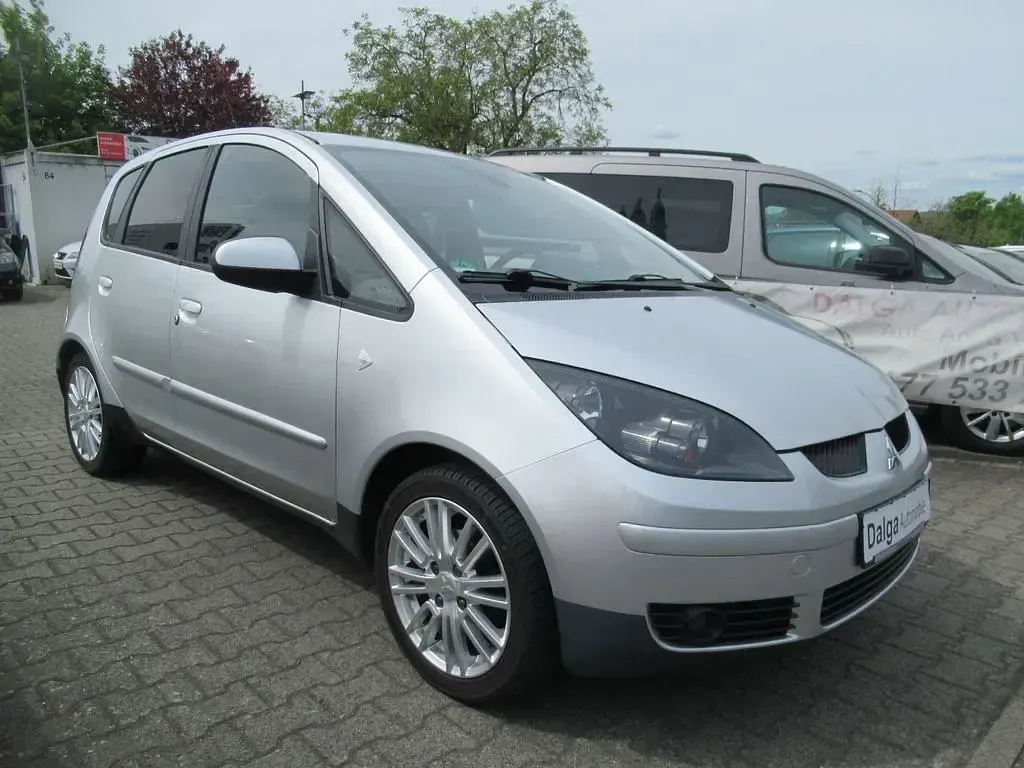 Gebraucht Mitsubishi Colt Plus 95 PS (69 kW) 2008 Silber Limousine