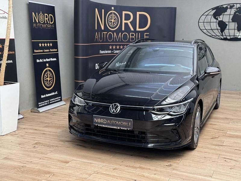 Deep black perleffek (metallic) Gebraucht 2022 VW Golf VIII R-line Kombi | 25.900 € (Fairer Preis) - Bild 1/4
