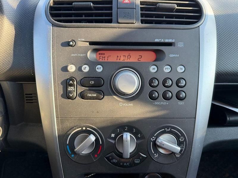 Gebraucht Opel Agila 94 PS (69 kW) 2012 Silber Kleinwagen