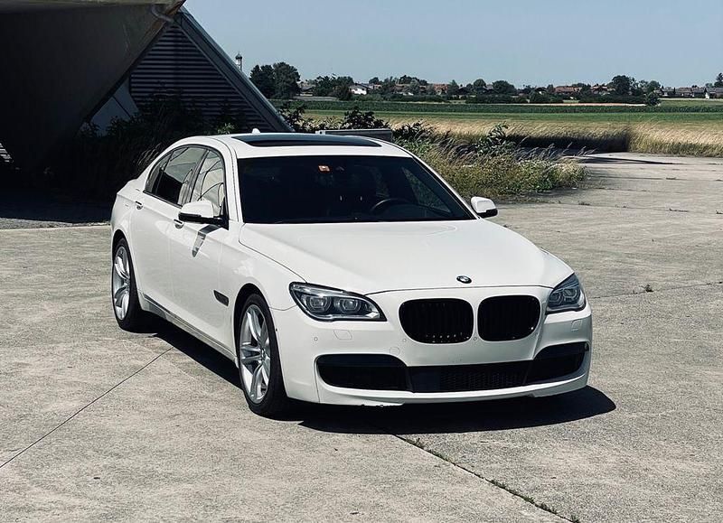 Weiß Gebraucht 2015 BMW 750L M Sport Limousine | 29.800 € (Superpreis) - Bild 1/4