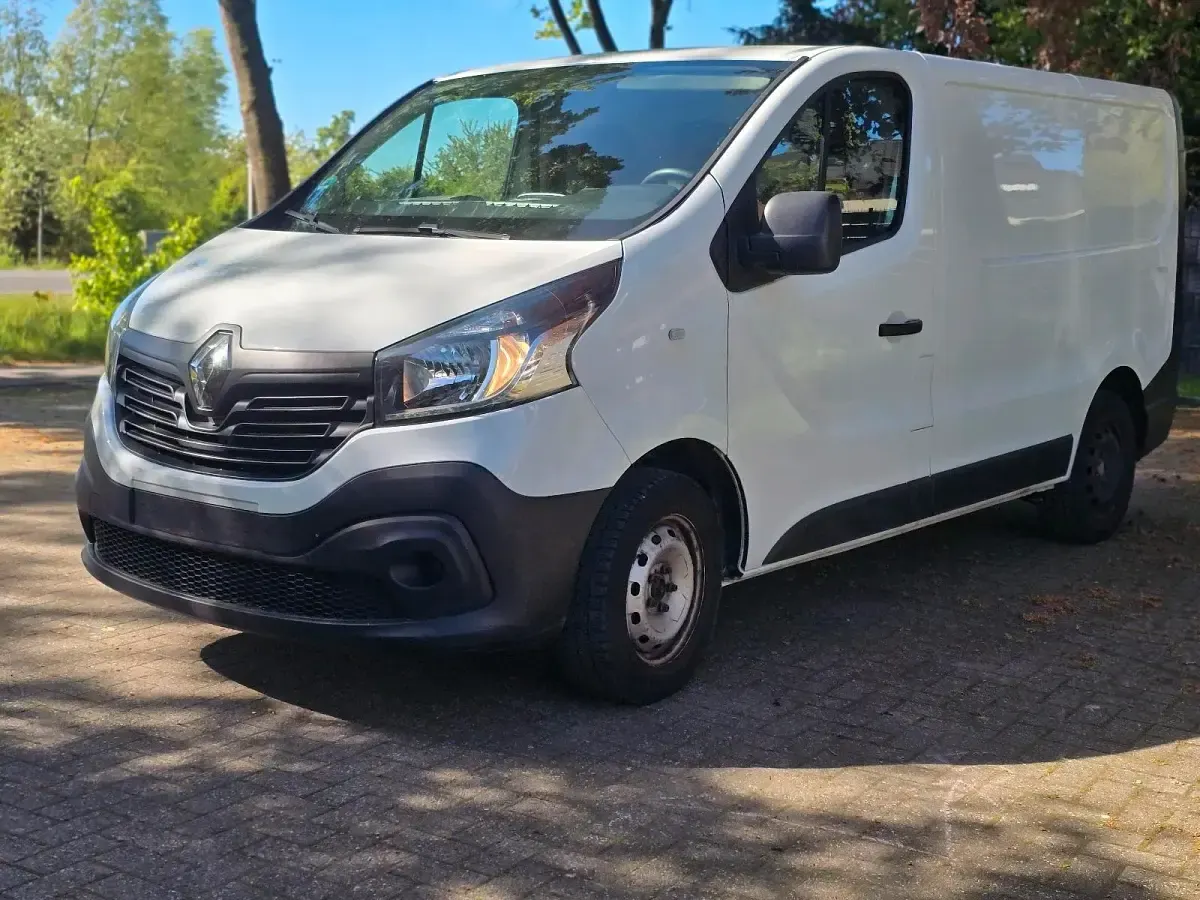 Second-hand Renault Trafic 120 CP (88 kW) 2019 Alb Monovolum