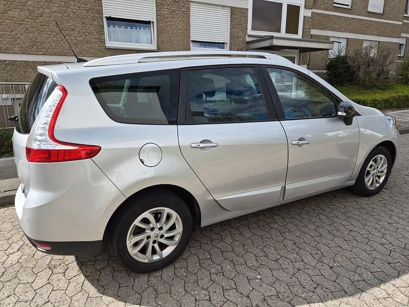 Gebraucht Renault Scénic III Intens 132 PS (97 kW) 2016 Silber Van / Kleinbus