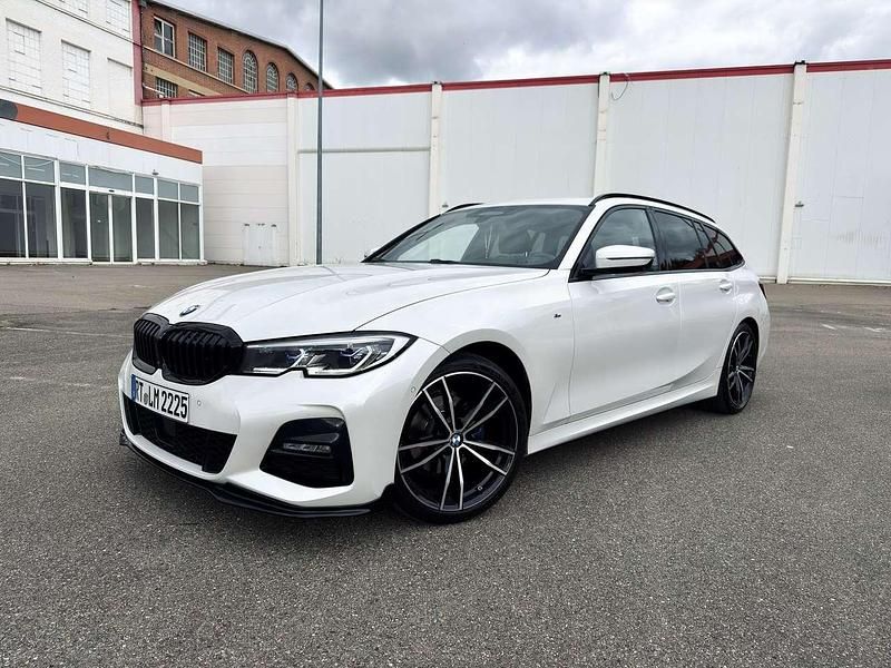 Weiß Gebraucht 2019 BMW 320 M Sport Kombi | 28.500 € (Fairer Preis) - Bild 1/4