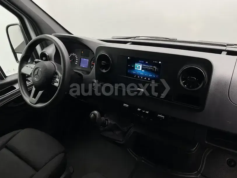 Używany Mercedes Sprinter 143 KM (105 kW) 2021 Biały Van