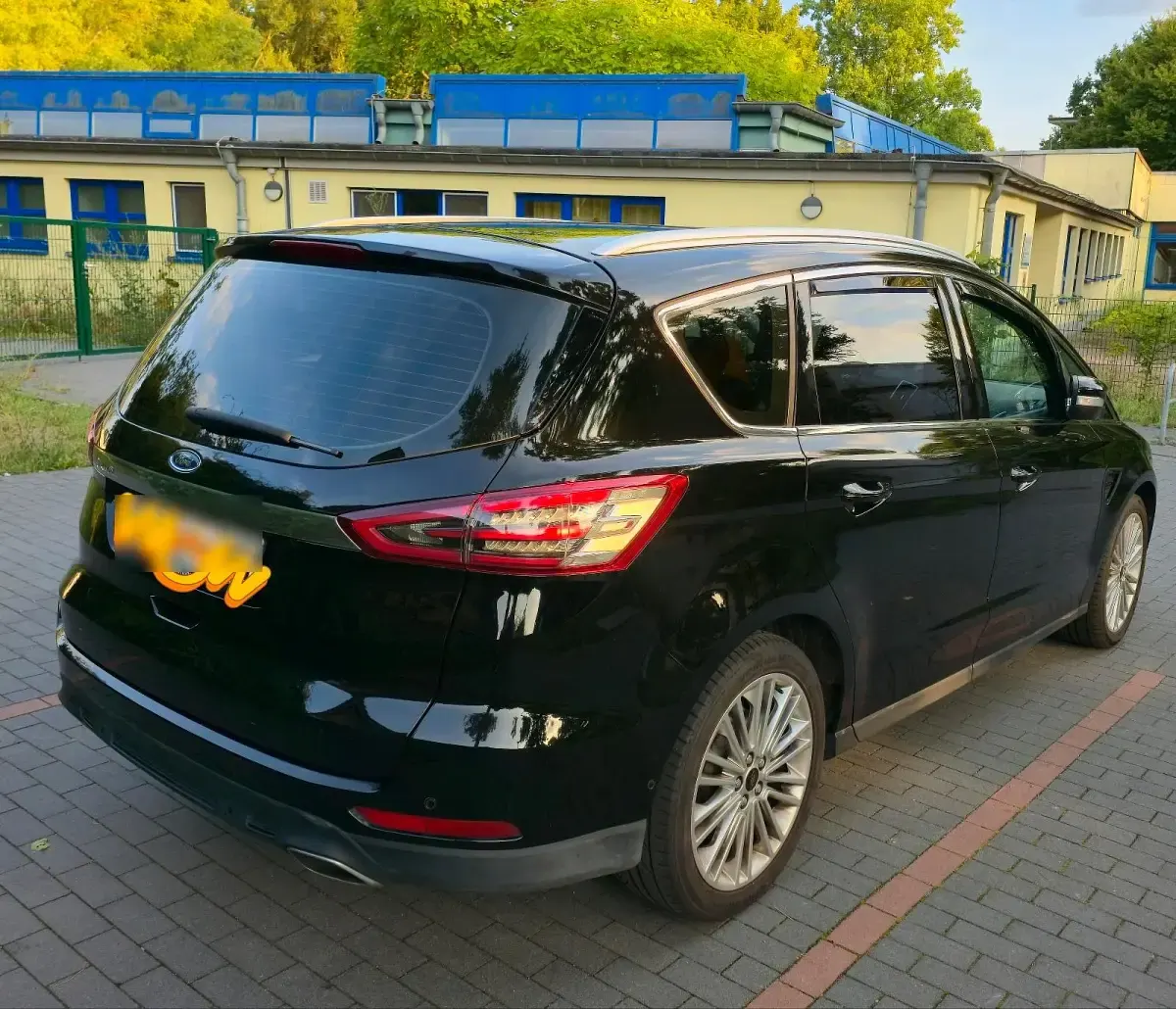 Używany Ford S-MAX Titanium 190 KM (139 kW) 2019 Czarny Minivan