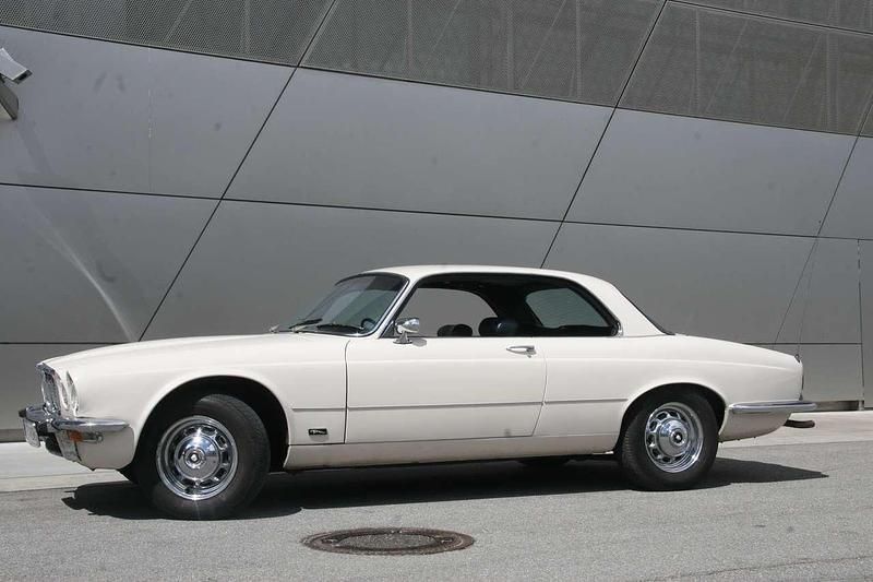 Weiß Gebraucht 1976 Jaguar XJ Limousine | 31.500 € - Bild 1/4