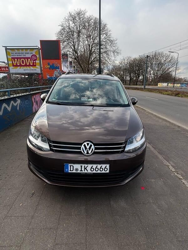 Braun Gebraucht 2013 VW Sharan Van / Kleinbus | 13.500 € (Fairer Preis) - Bild 1/4