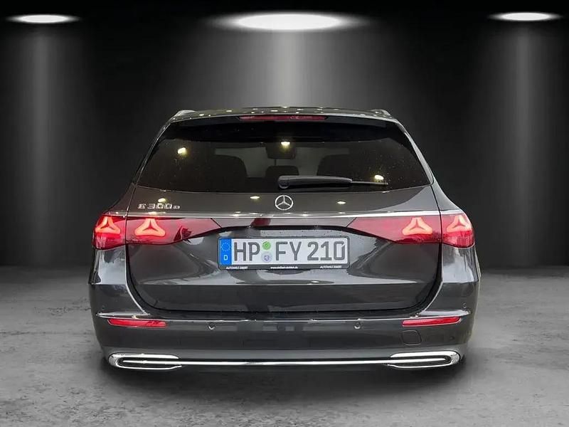 Gebraucht Mercedes E300 Avantgarde 313 PS (230 kW) 2023 Graphitgrau Kombi