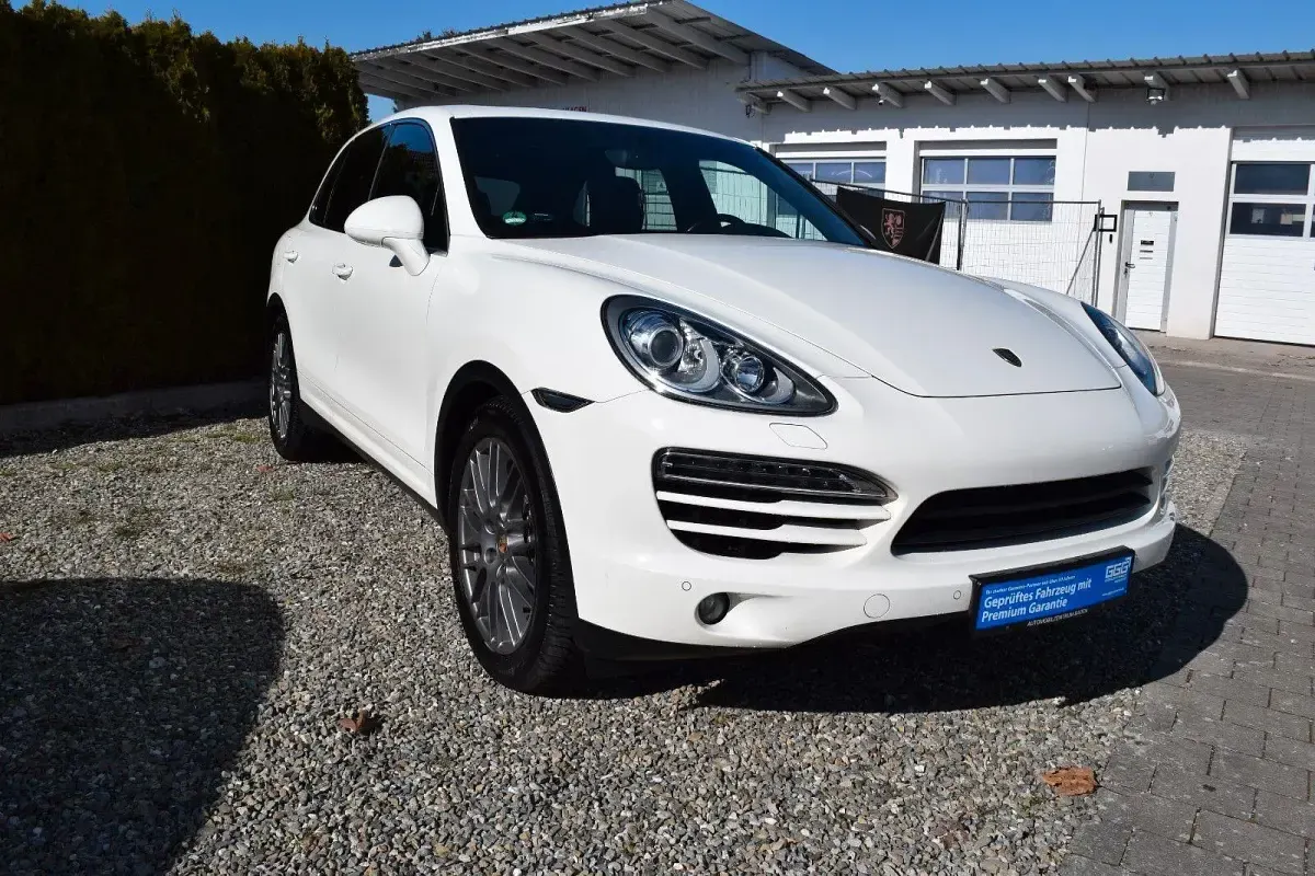 Używany Porsche Cayenne 239 KM (175 kW) 2011 Biały SUV