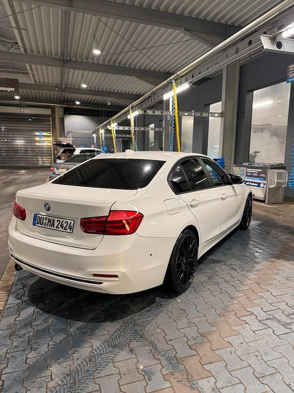 Gebraucht BMW 316 200 PS (147 kW) 2017 Weiß Limousine