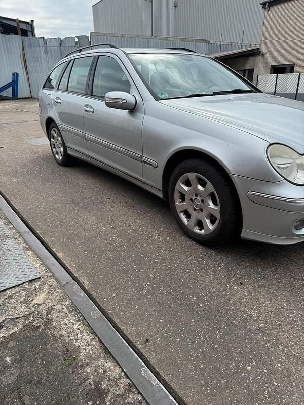 Gebraucht Mercedes C220 150 PS (110 kW) 2007 Grau Kombi