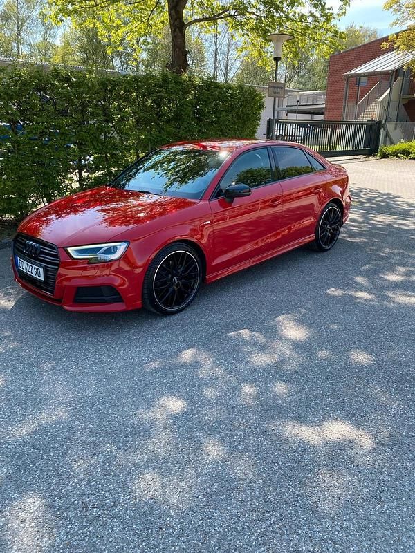 Rot Gebraucht 2019 Audi A3 Competition Limousine | 26.499 € - Bild 1/4