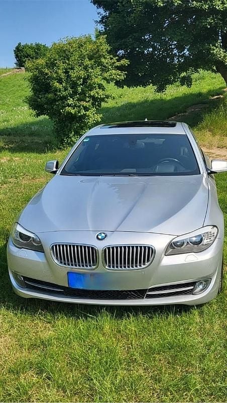 Silber Gebraucht 2013 BMW ActiveHybrid 5 Limousine | 12.499 € - Bild 1/4