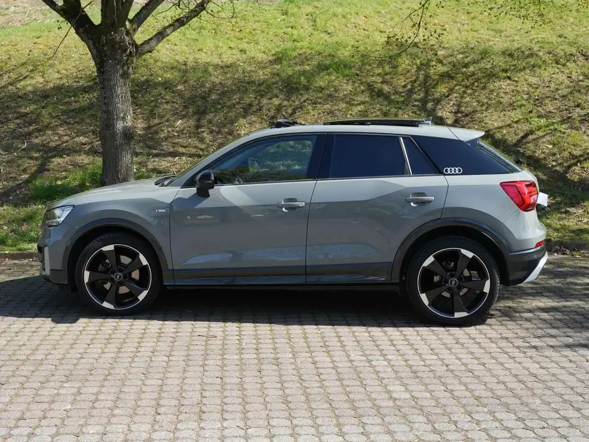 Gebraucht Audi Q2 Design 150 PS (110 kW) 2017 Grau SUV