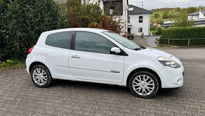 Gebraucht Renault Clio II 101 PS (74 kW) 2009 Weiß Limousine