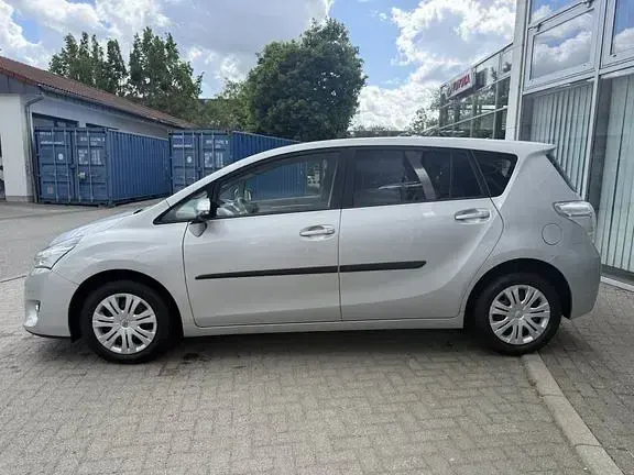 Gebraucht Toyota Verso Multidrive S 147 PS (108 kW) 2016 Platinsilber metallic Van / Kleinbus