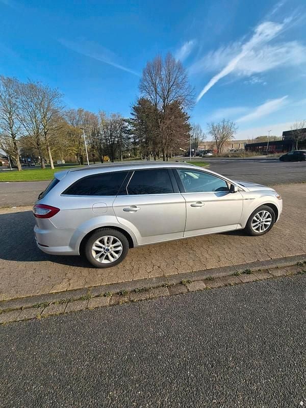 Gebraucht Ford Mondeo Titanium 140 PS (102 kW) 2012 Silber Kombi